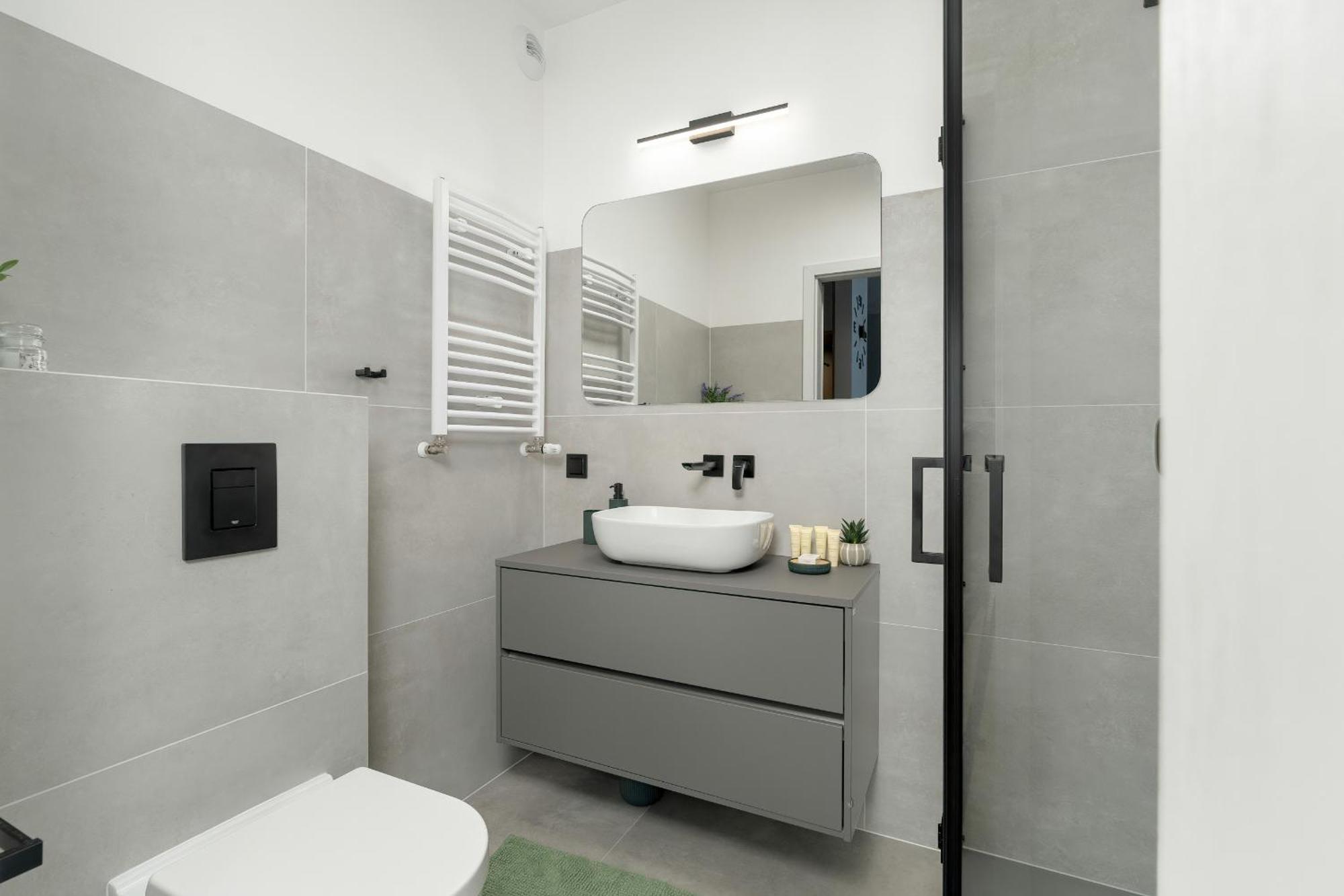 Апартаменти Spacious With Parking & Balcony In By Renters Познань