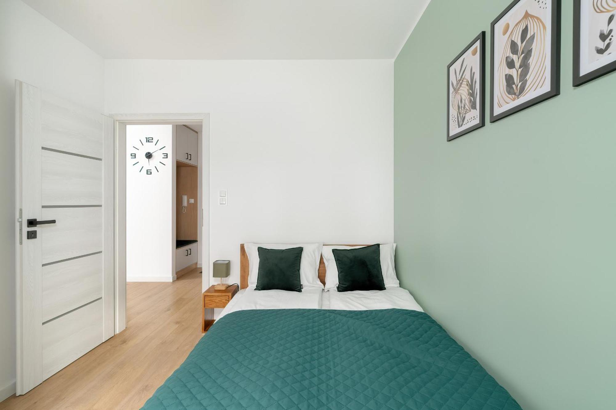 Spacious With Parking & Balcony In By Renters Апартаменти Познань