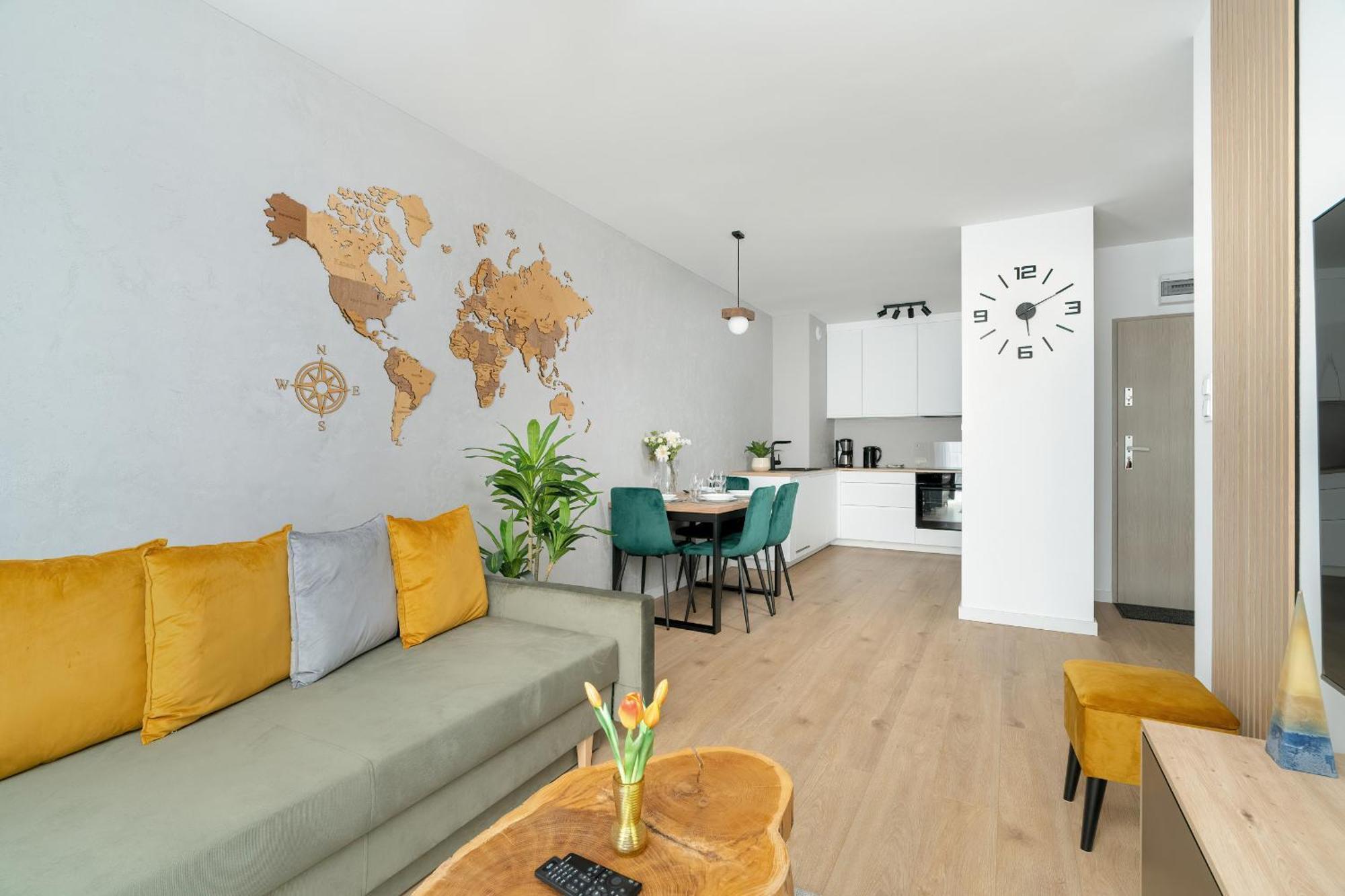 Spacious With Parking & Balcony In By Renters Апартаменти Познань