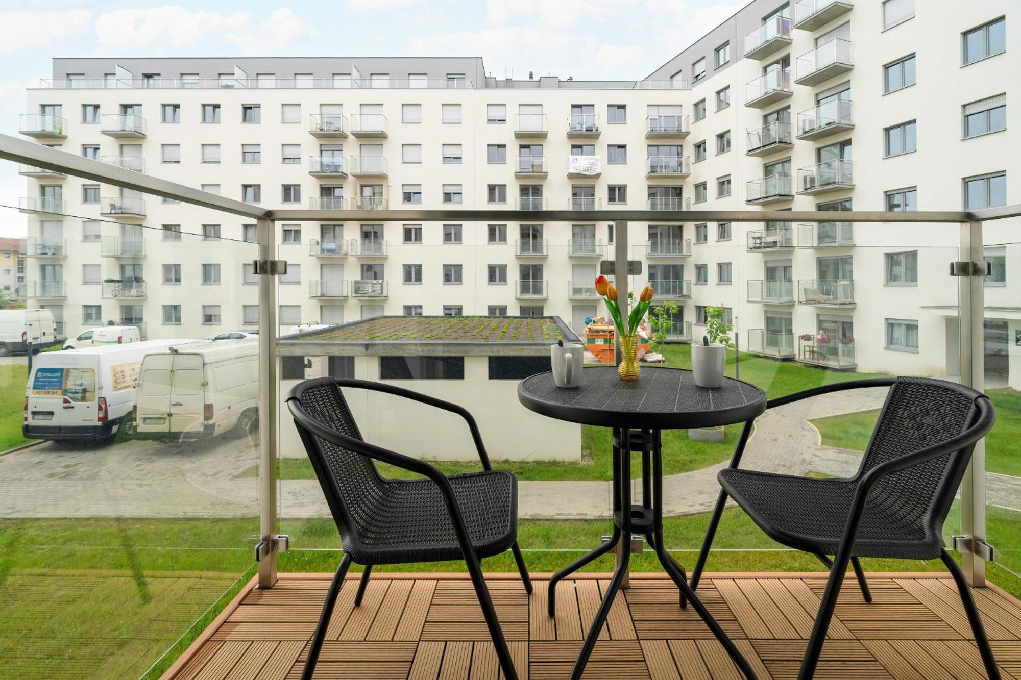 Spacious With Parking & Balcony In By Renters Познань