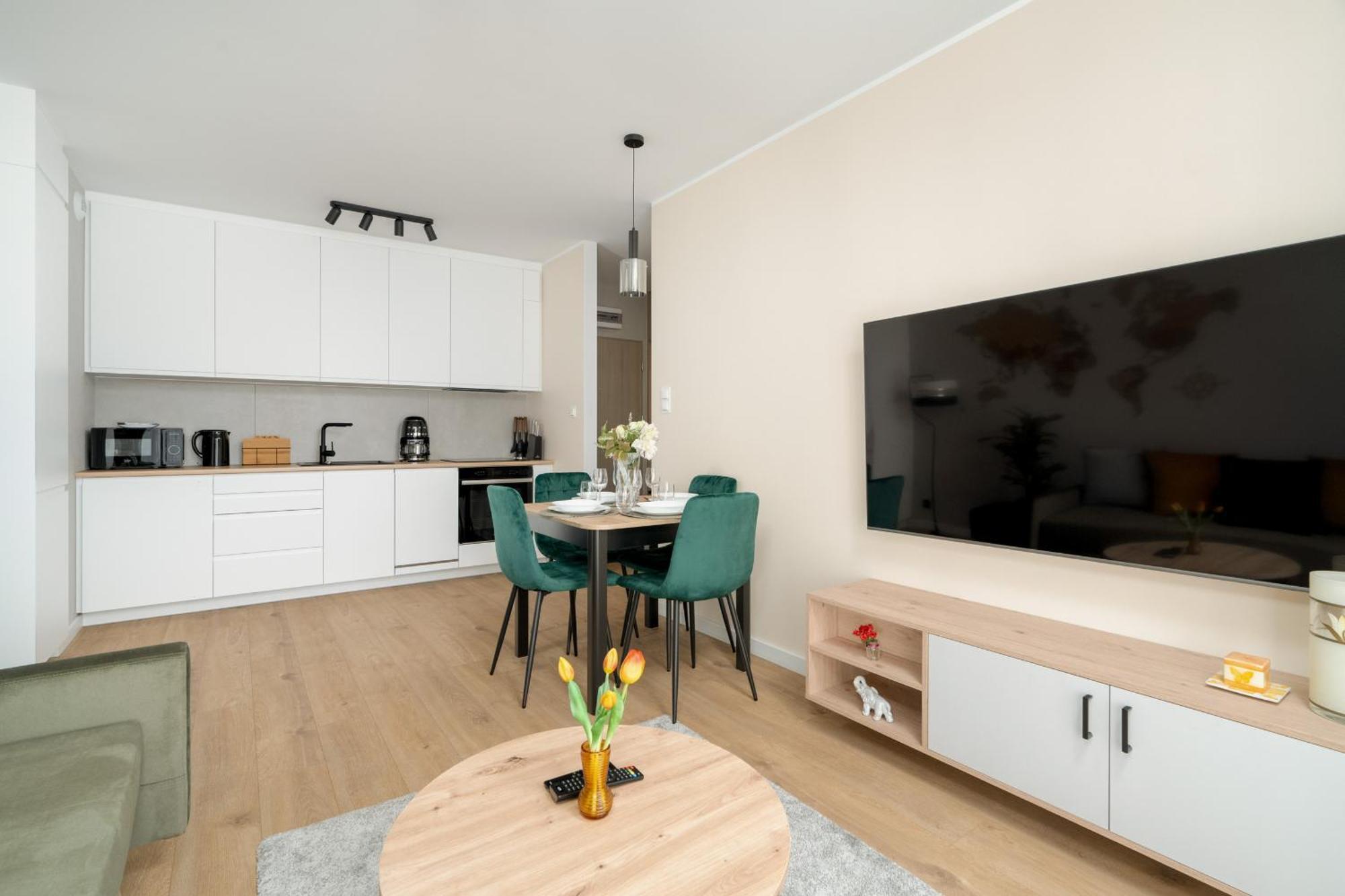 Spacious With Parking & Balcony In By Renters Познань