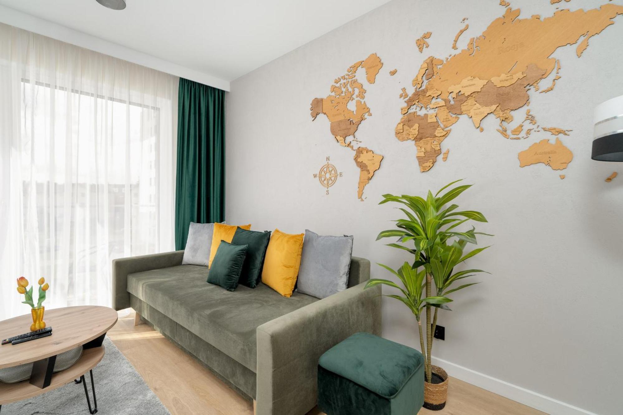 Апартаменти Spacious With Parking & Balcony In By Renters *