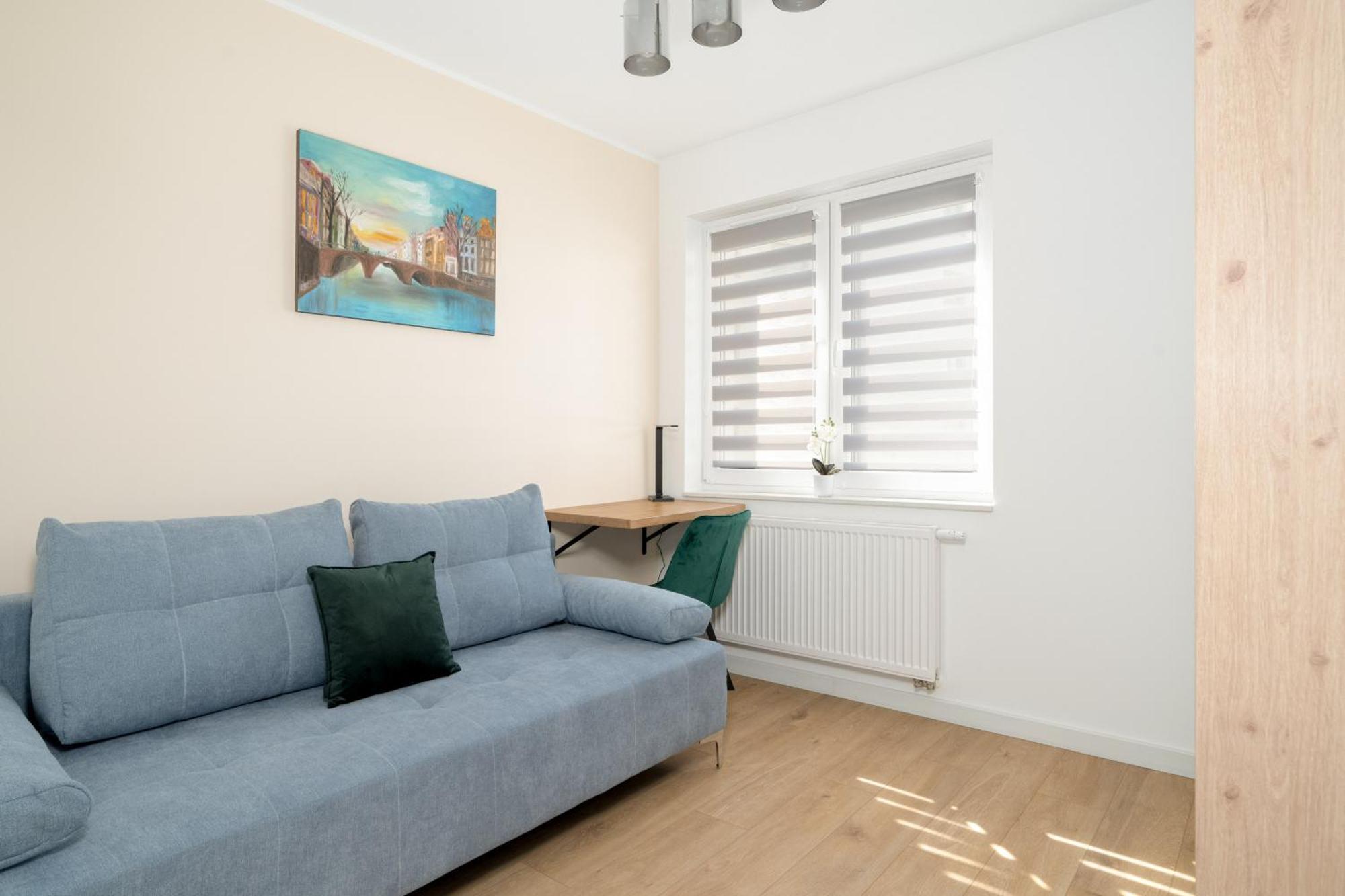 Апартаменти Spacious With Parking & Balcony In By Renters